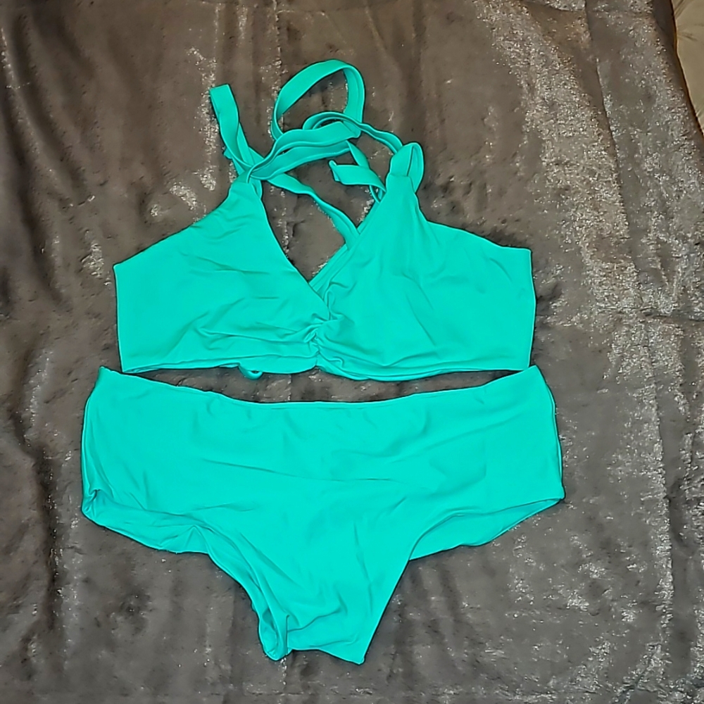 Fused Hawaii NWOT Large Kohanaiki Top & Large Kona Bottom set